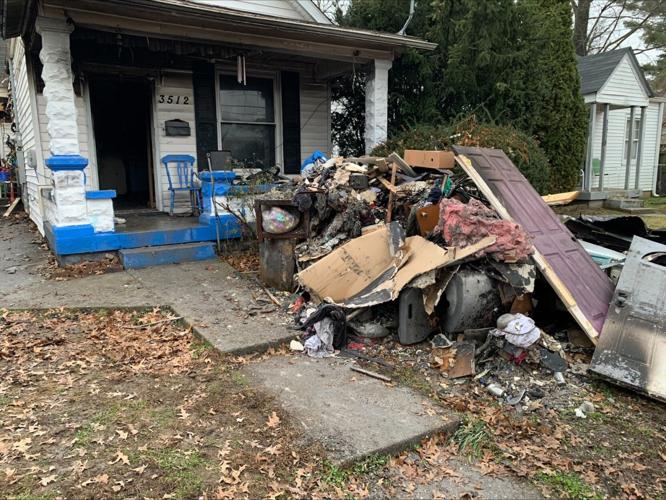 Shawnee Neighborhood fire, displaces five Saturday morning.jpg