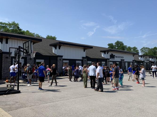 Calipari and players meet with fans in Louisville.jpg