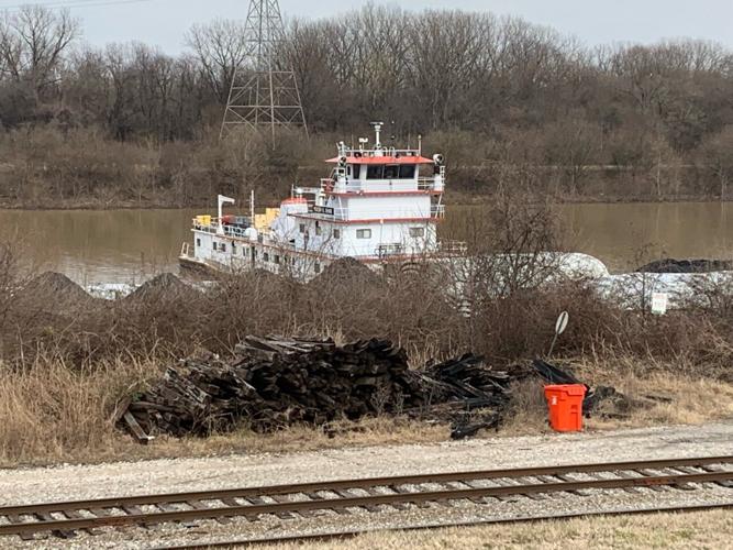 Coal barges come loose near McAlpine Locks and Dam.jpg