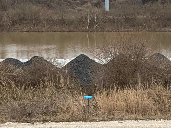 Coal barges come loose near McAlpine Locks and Dam.jpg