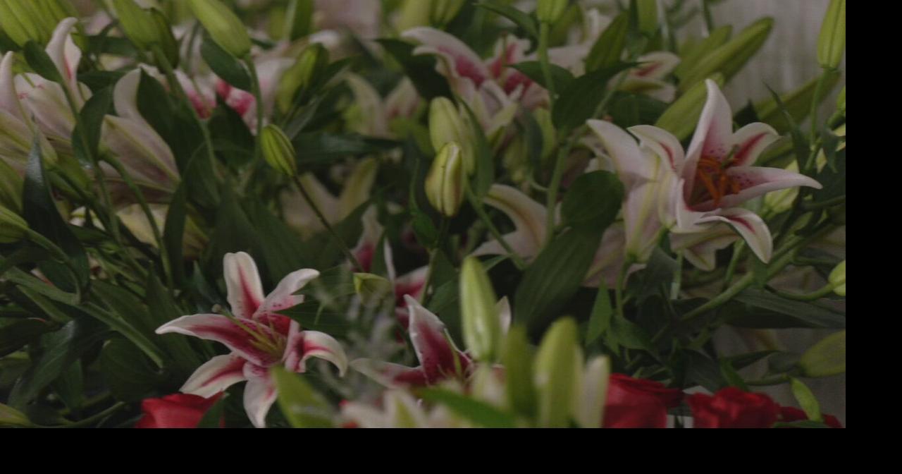 Read moreKroger florists busy creating garland of lilies for Kentucky Oaks, garland of roses for Derby