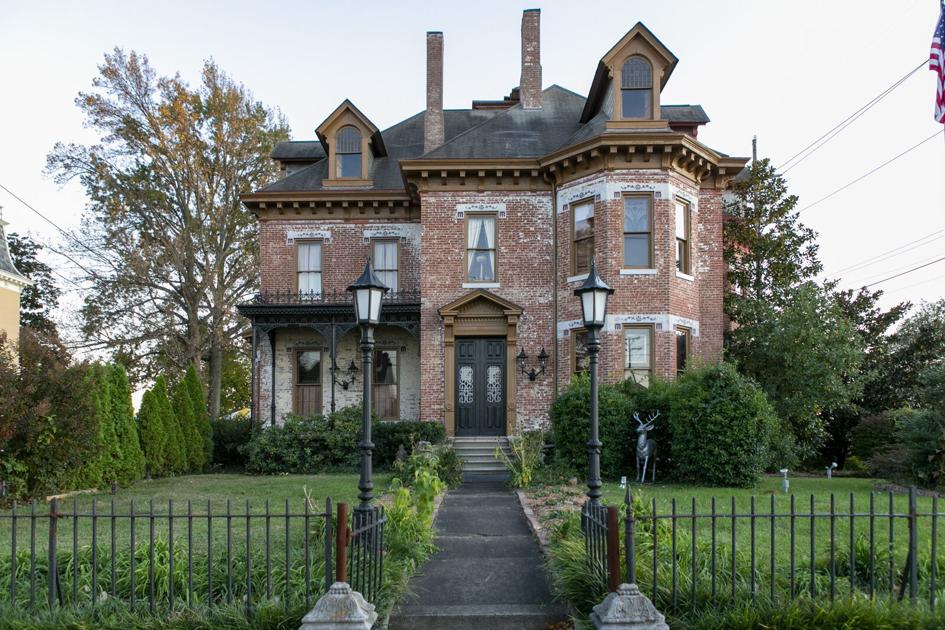 New Albany's historic Samuel Culbertson mansion goes up for auction