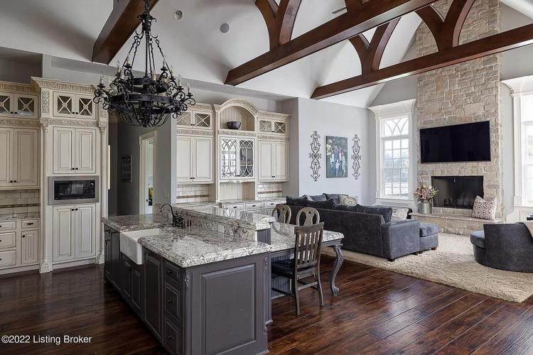 Mack house listing 8.jpg