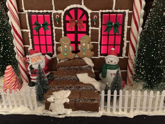 BROWN HOTEL - GINGERBREAD HOUSE - 11-27-19  (10).jpg