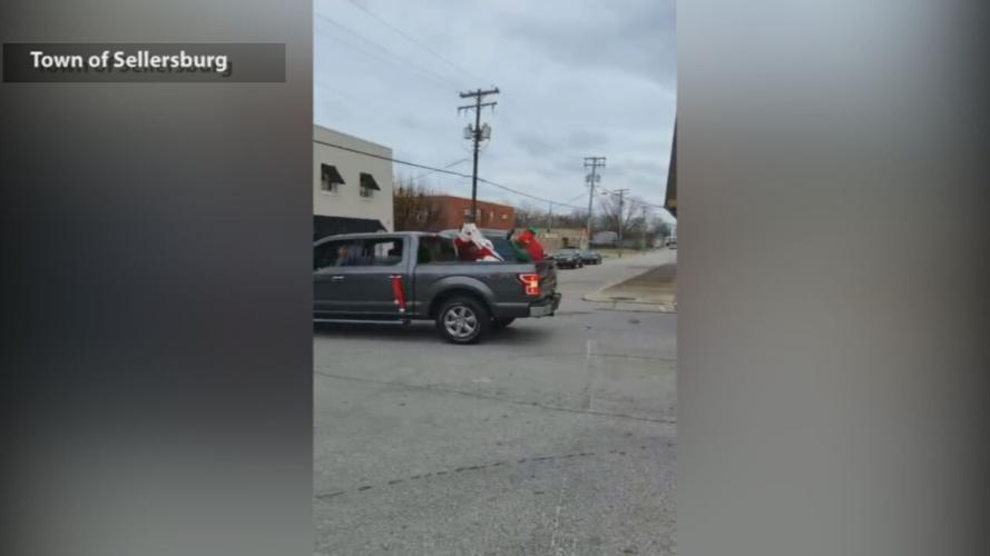 SELLERSBURG SANTA PARADE .jpeg