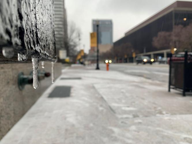 Jefferson County-Downtown Louisville ice-snow 2-10-21 (3).jpg