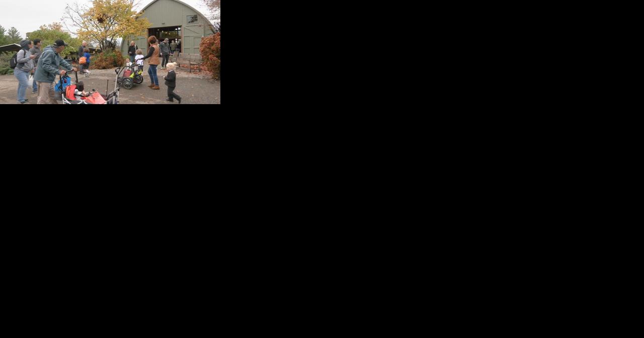 Trick-or-treaters visit Yew Dell Botanical Gardens for 'Boo Dell' Halloween event - Vimarsana News