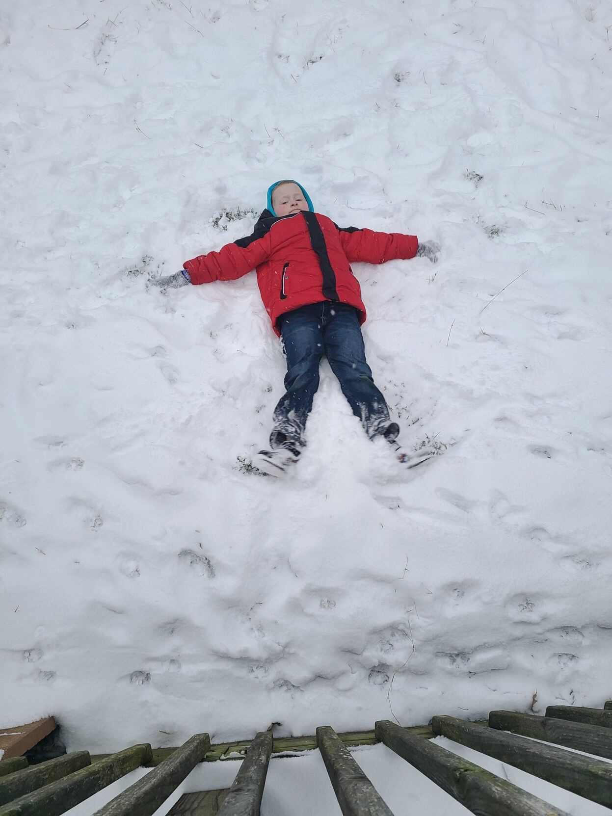 SNOW - KIDS PLAYING - JOSH TWELSEY .jpg