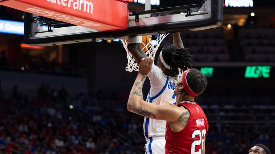 Aaron Bradshaw dunk.jpg