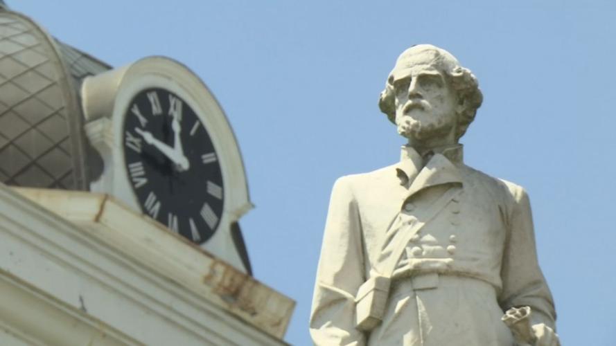 Lee Statue removed.png