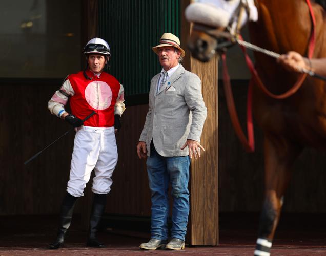 Jockey and trainer talk at the Paddock.JPG
