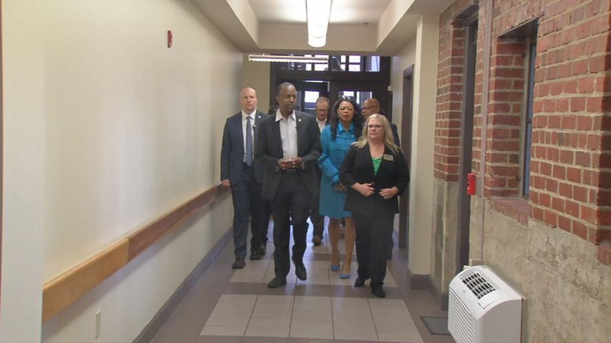 CARSON HUD ROUNDTABLE 6pVO.transfer_frame_529 Carson walking.jpg