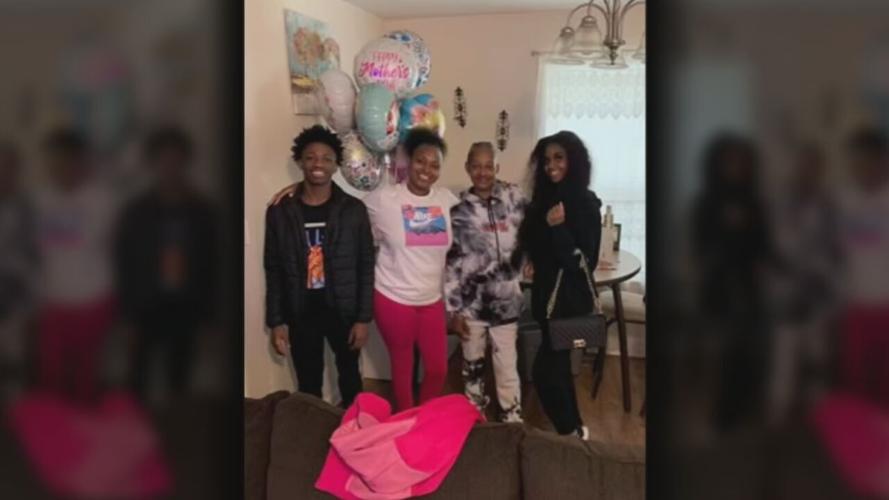 TYREE SMITH MOM ON BUS STOP SHOOTING.jpeg