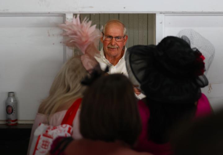 Wagering window after Oaks race.JPG