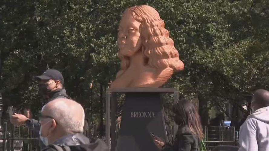 NYC STATUE OF BREONNA