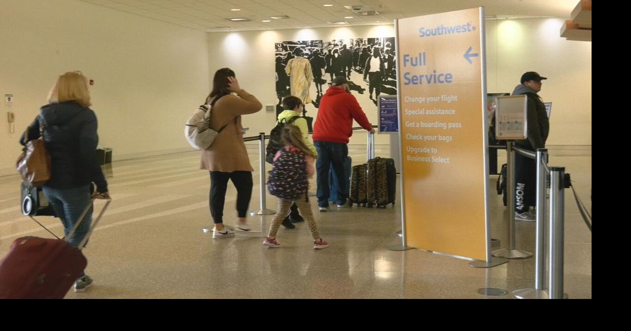 Departing travelers face long lines at Louisville airport