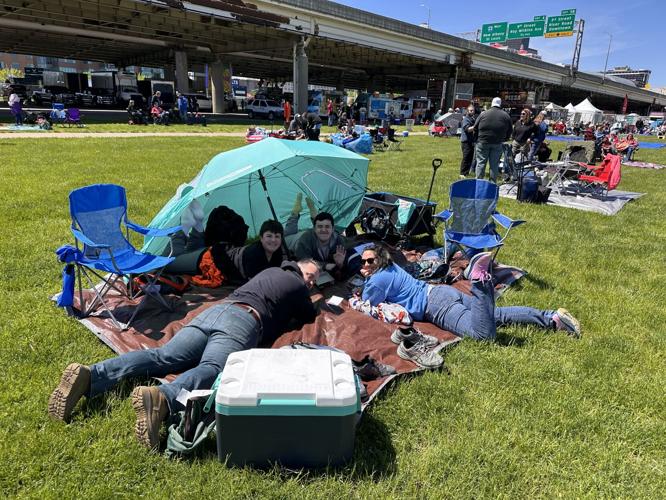 Family on Great Lawn for Thunder Over Louisville 2024