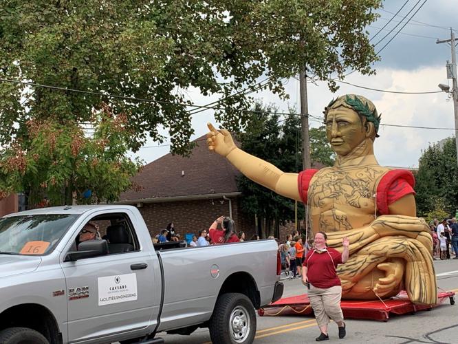 Harvest Homecoming Parade in New Albany - Caesars Float 2021