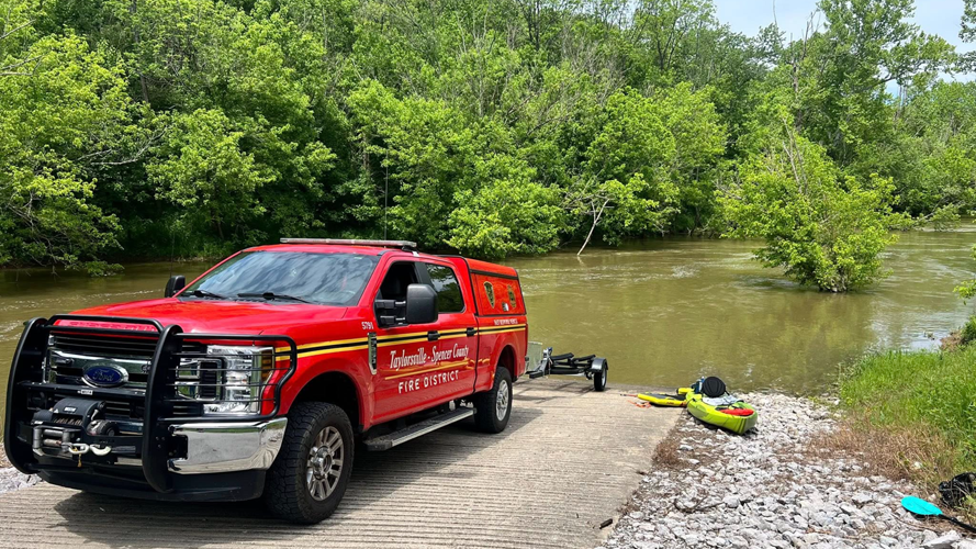 Kayakers rescued from Salt River