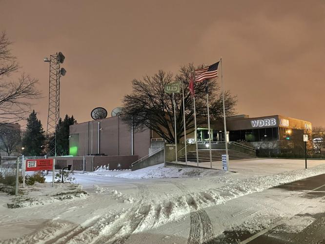 ICE RECOVERY - 2-4-2022 - DOWNTOWN LOUISVILLE- WDRB.jfif