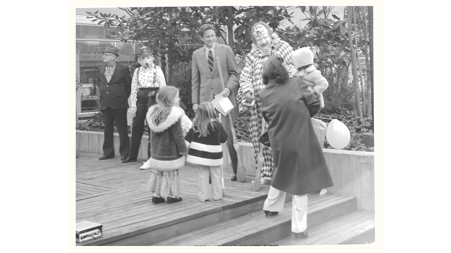 Presto the Magic Clown greets fans