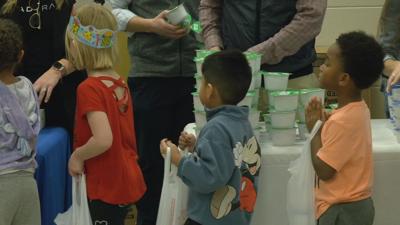 Kids receive weekend meals - 1.9.25