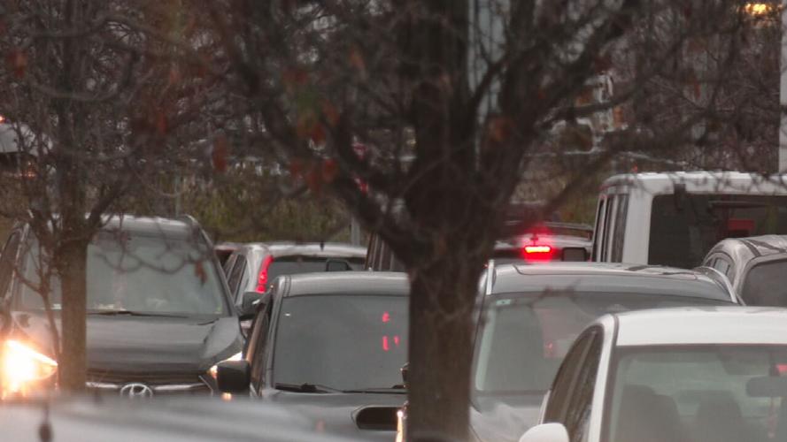 Christmas shoppers in Louisville 12-23-24