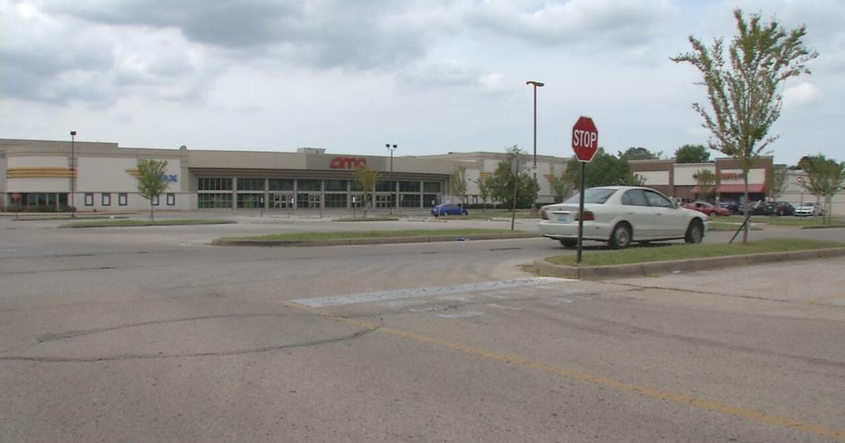 AMC Stonybrook 20 exterior.jpeg