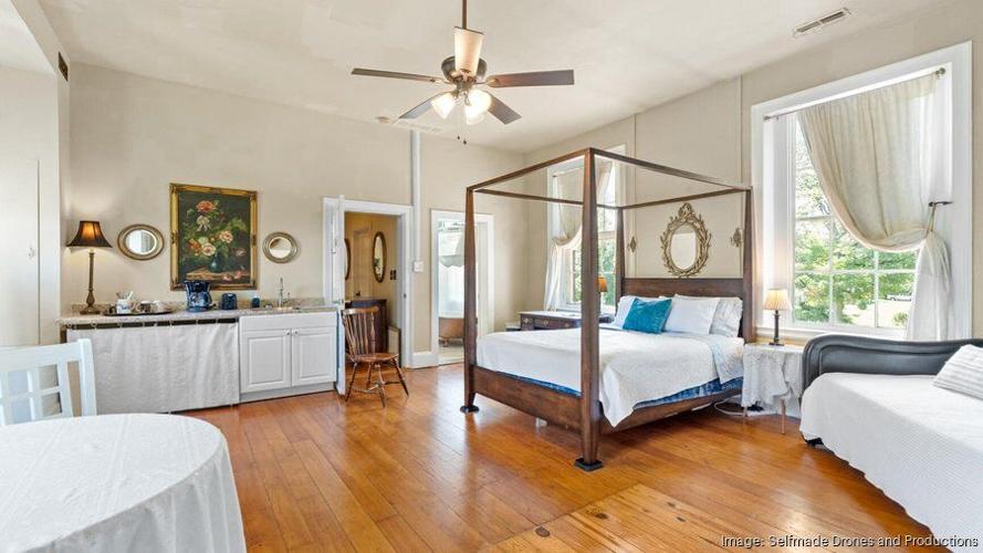 Bashford Manor Inn - Suite 2.jpg