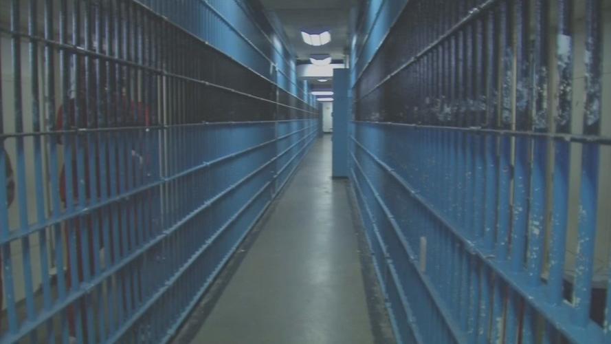 Kentucky official urging lawmakers to slow state's soaring prison population