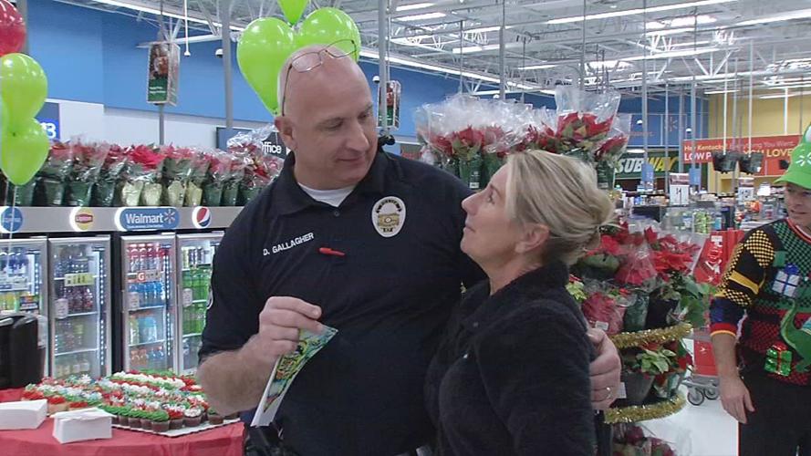 Metro Police Officers surprise Walmart shoppers with gift cards