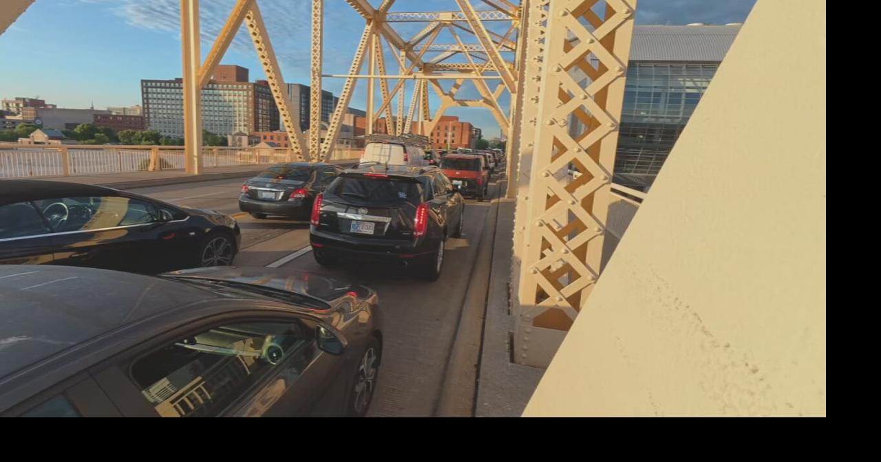 Drivers face delays on 2nd Street Bridge as road construction projects halt traffic