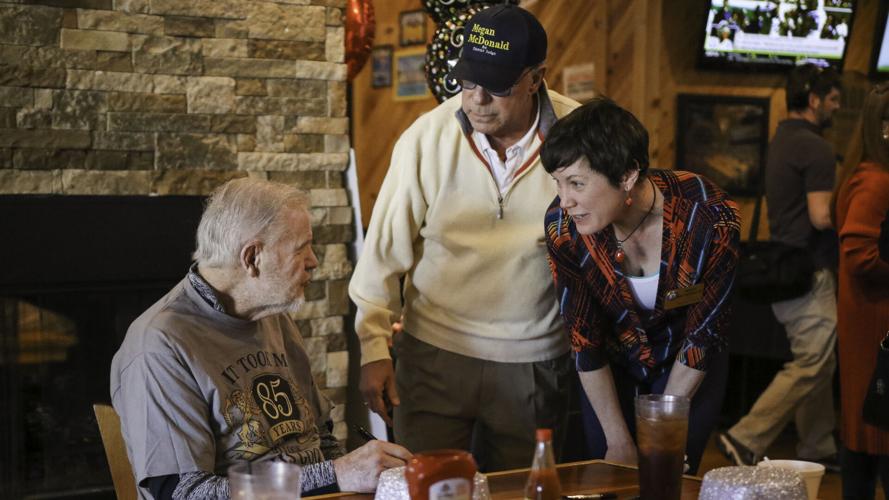 Denny Crum autography