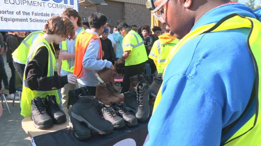 Fairdale vocational students select work boots after $8,000 donation from Case Construction
