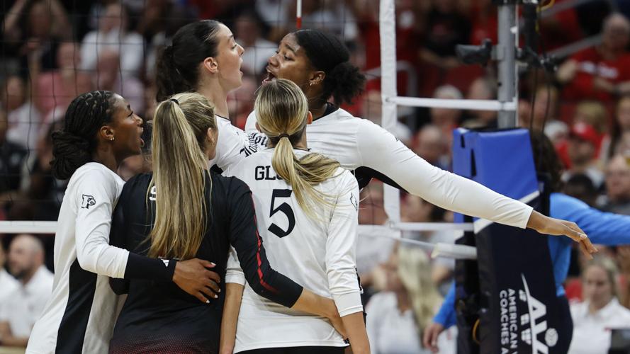 Louisville volleyball-13.jpg