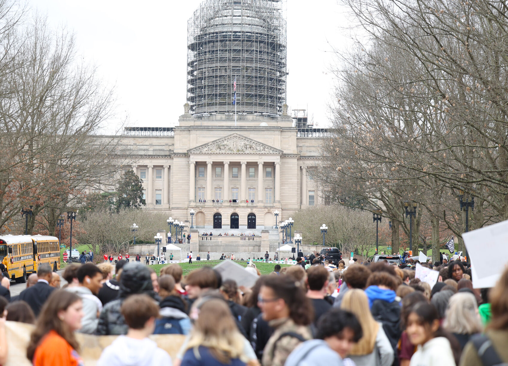 Marchers go toward capitol.JPG
