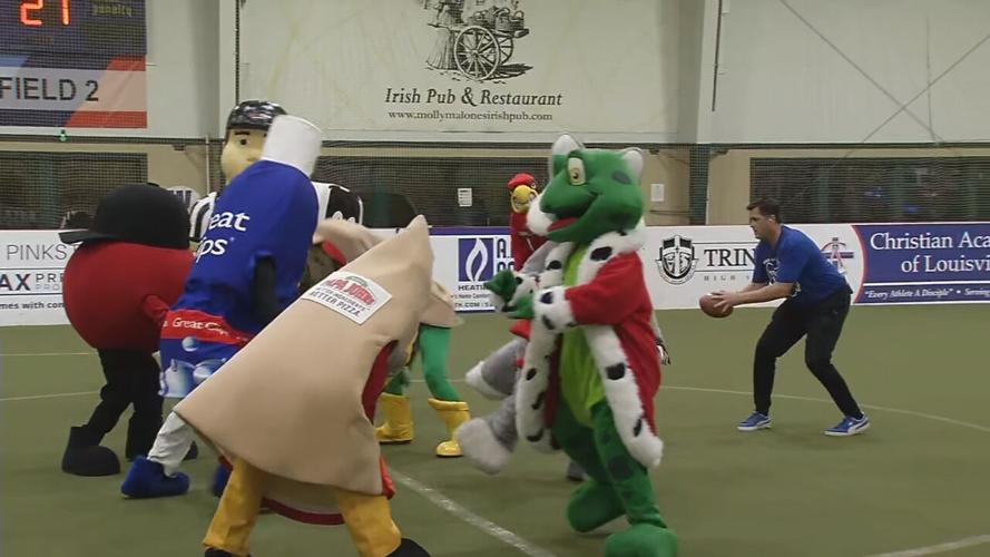 Keith Kaiser takes the snap