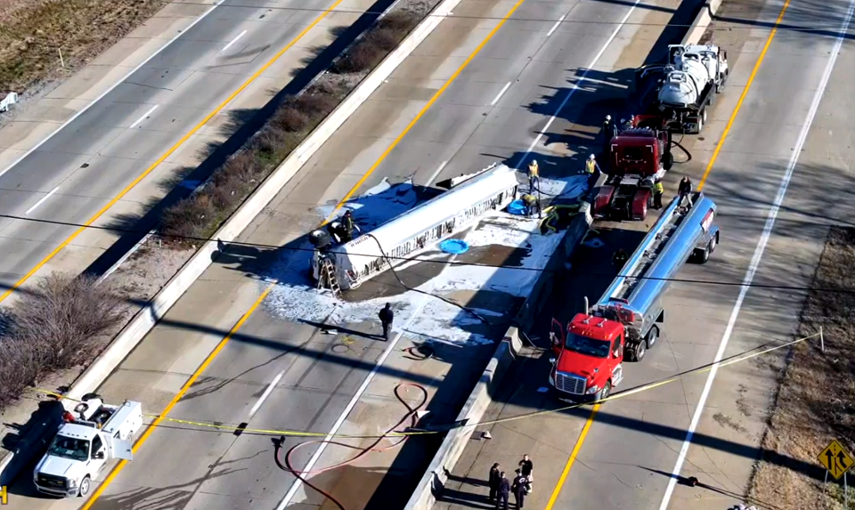 Overturned Tanker On I-64E Near Watterson | | Wdrb.com