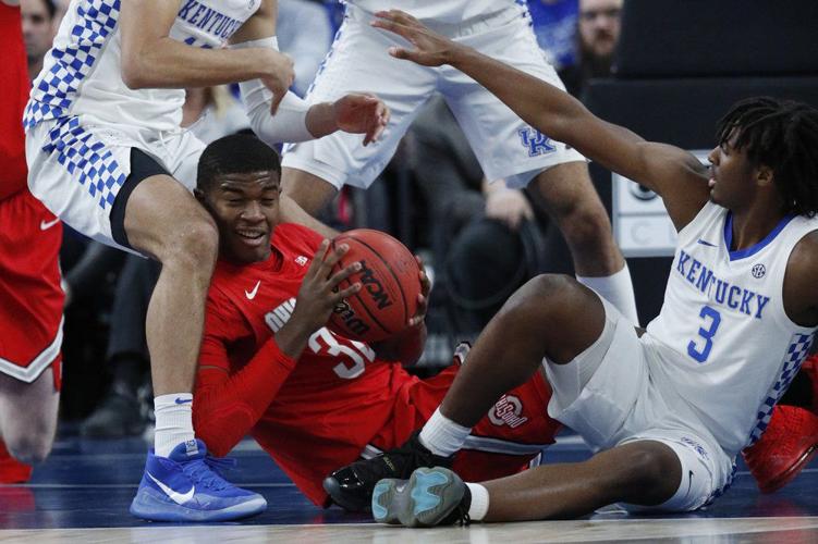 Ohio State's E.J. Liddell, left, and Kentucky's Tyrese Maxey (3) scramble for the ball