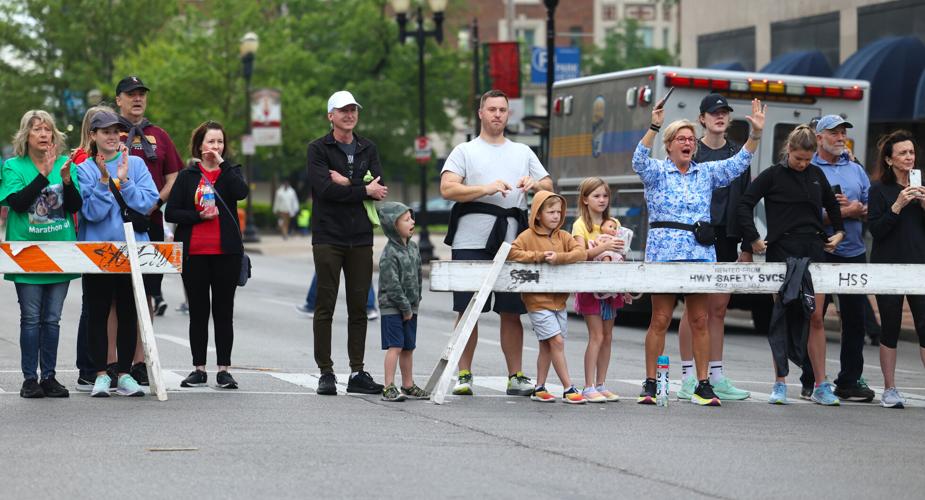 Crowd cheers at marathon on Broadway.JPG