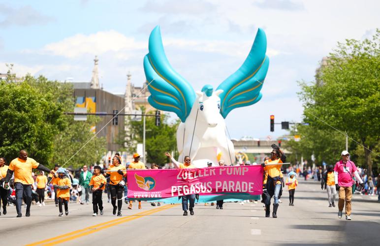 Pegasus blimp moves down Broadway.JPG