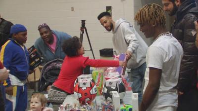 2KBABY holds holiday drive at Iroquois