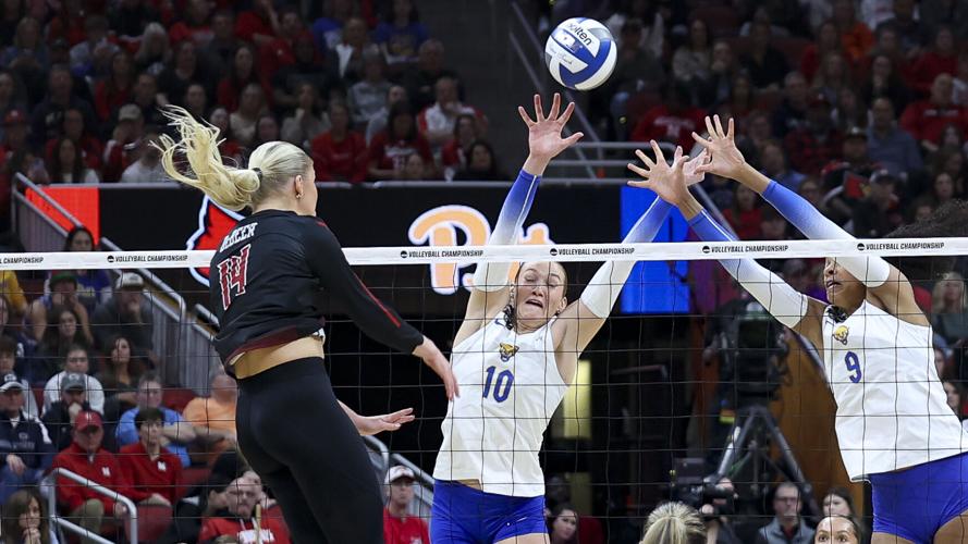Louisville volleyball Final Four-15.jpg