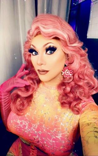Drag queen Bella Duballe