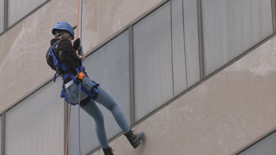 spina bifida rappelling event.jpeg