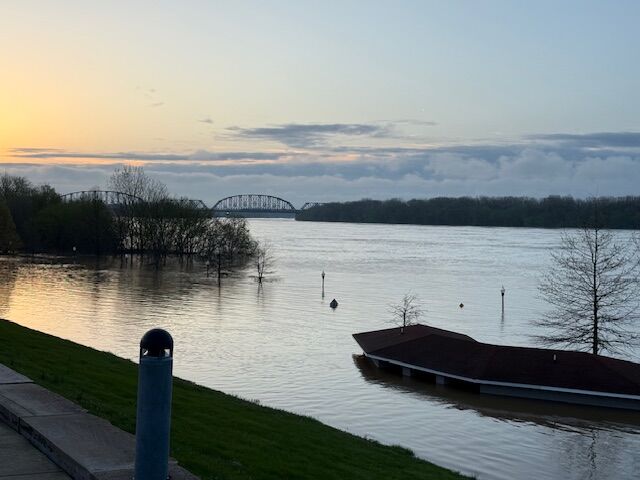Downtown New Albany river levels 4.7.25