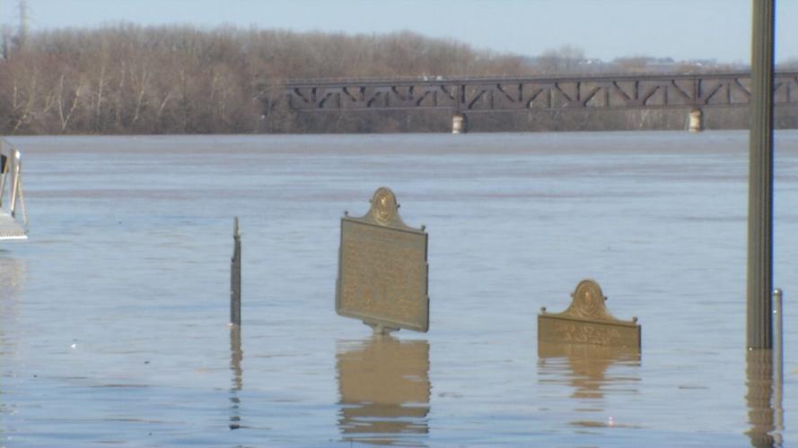 Rising water on Ohio River
