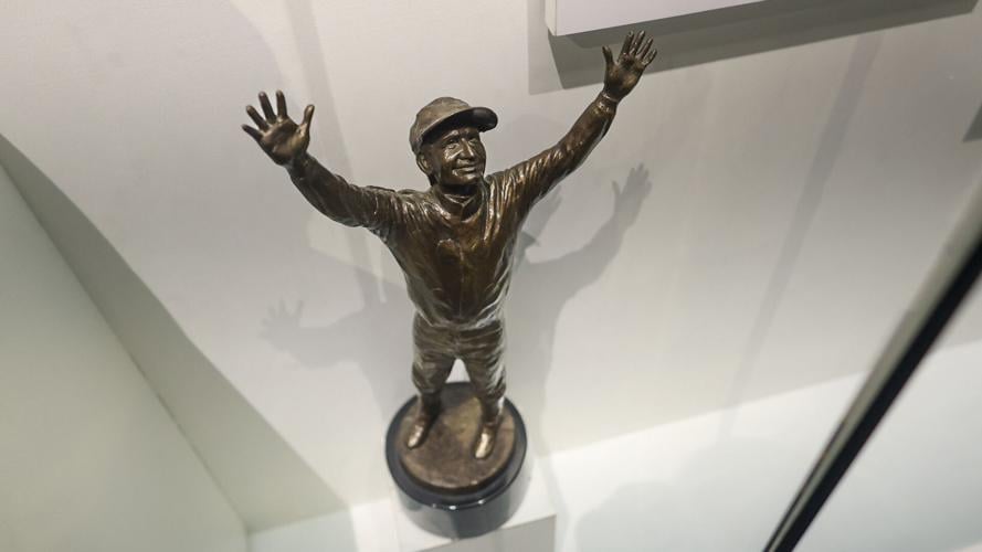 Pat Day statue replica