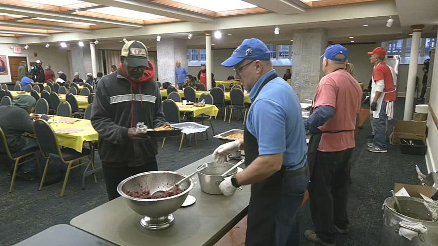 THANKSGIVING MEAL GIVEAWAYS