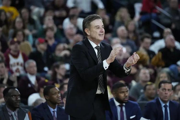 Iona head coach Rick Pitino calls out during the second half.jpg